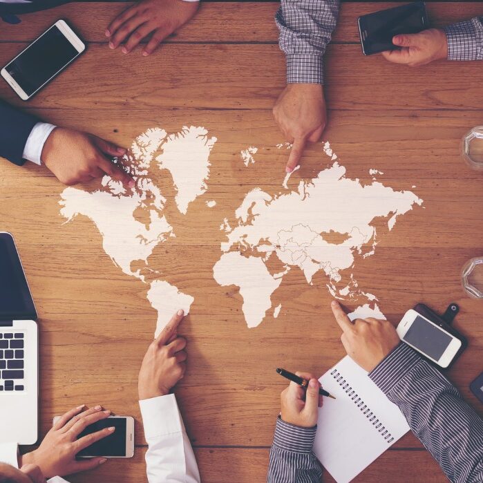 Projeção e posicionamento internacional de empresas e carreiras
